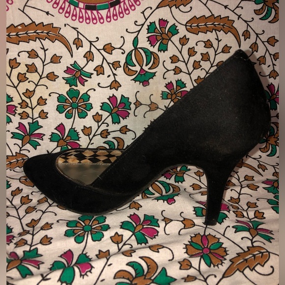 Heels - Picture 2 of 2